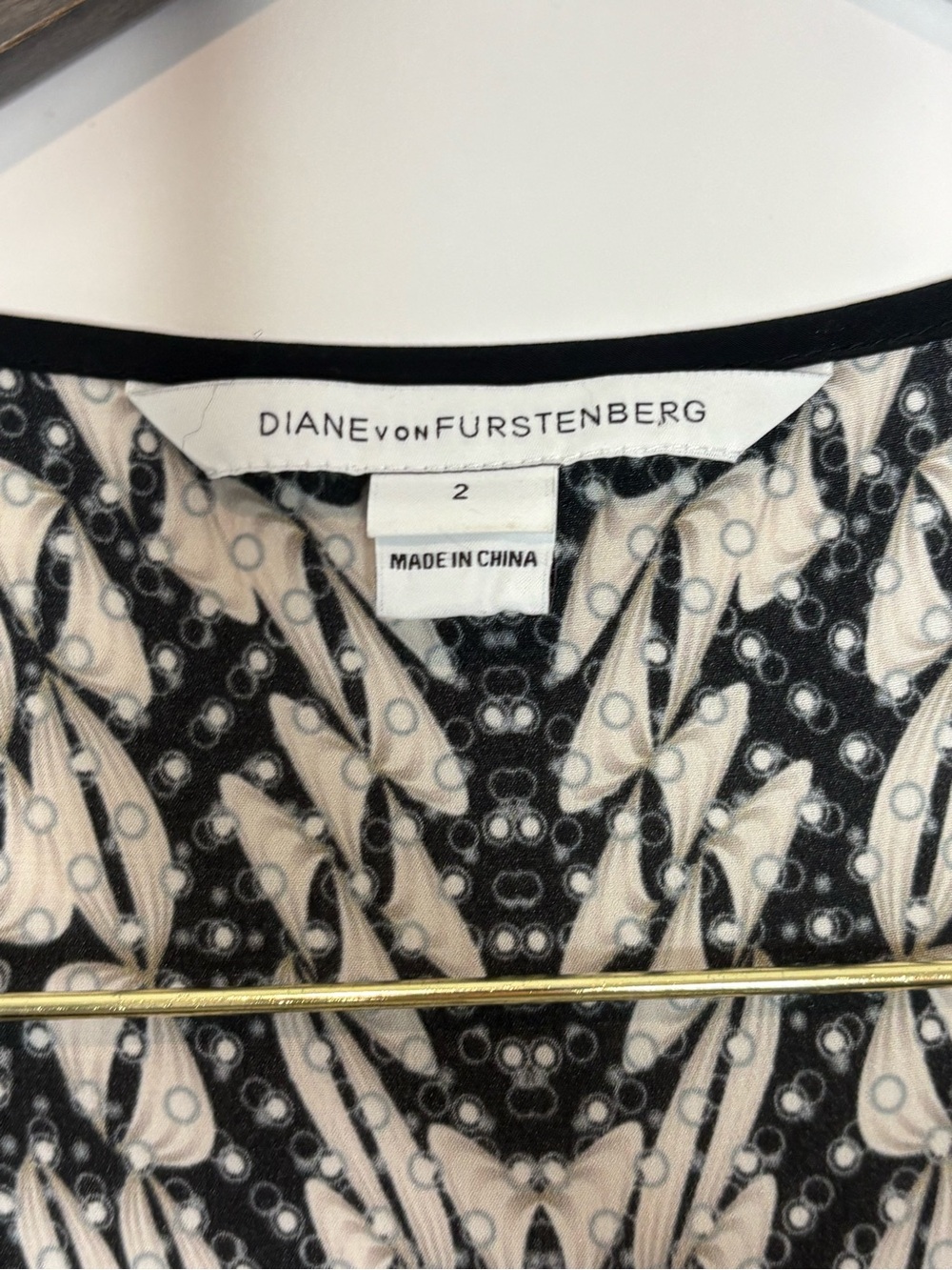 Diane von Furstenberg Women 2 100% Silk Sleeveless Pattern Straight Leg Jumpsuit - Picture 5 of 12